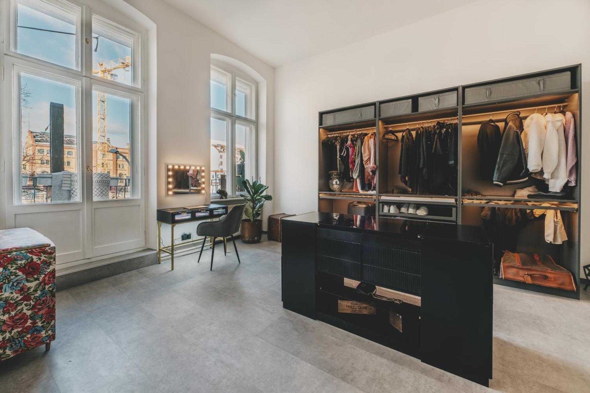 Appartement Zentral Gelegenes Fuer Bis Zu 6 Personen Am Alexanderplatz Berlijn